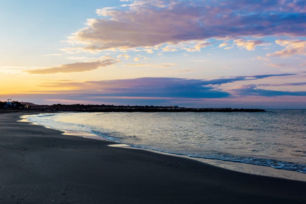 Plage de Vias au coucher du soleil, à proximité du camping Cap Soleil