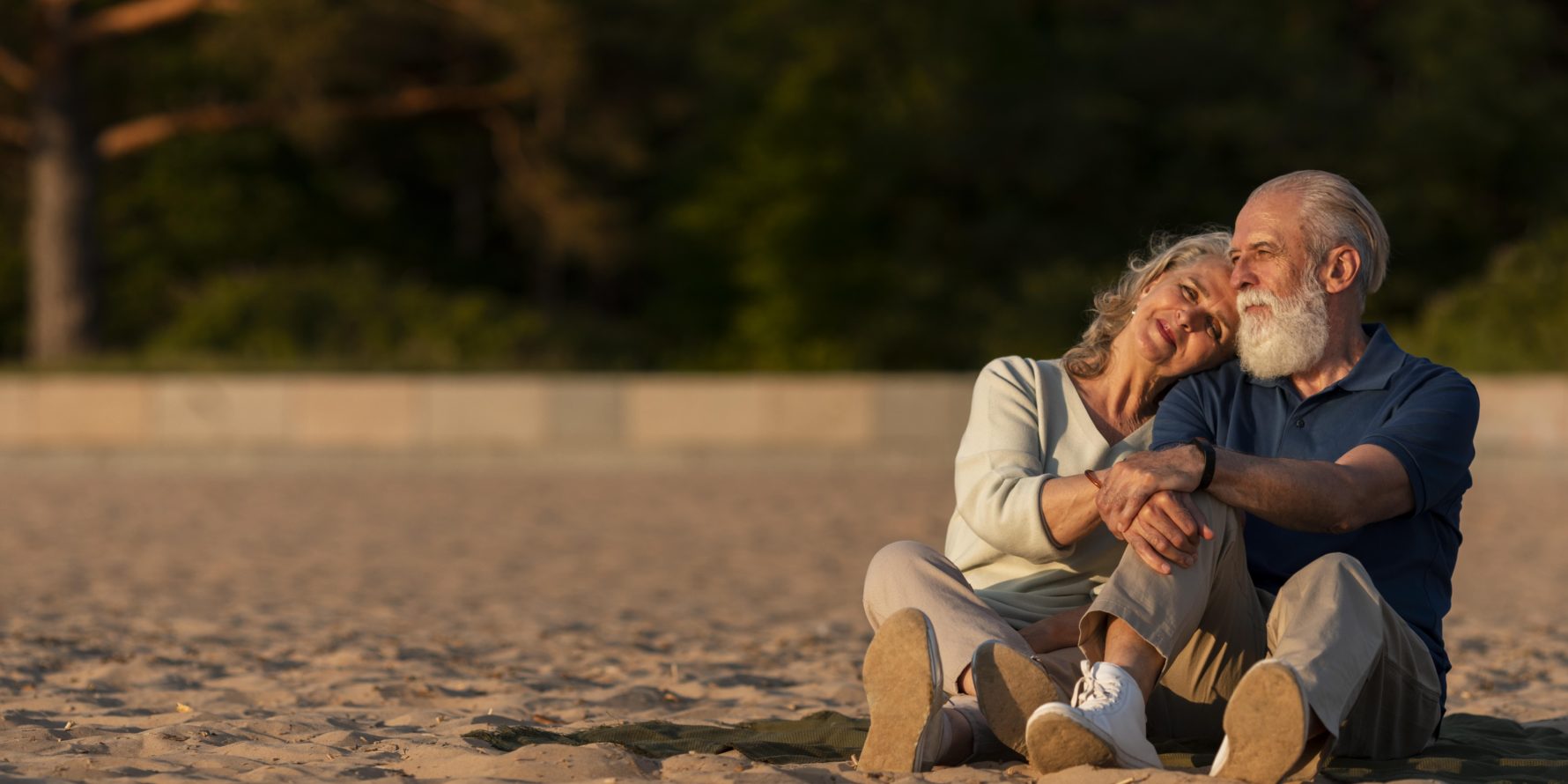 couple-senior-camping-hors-saison